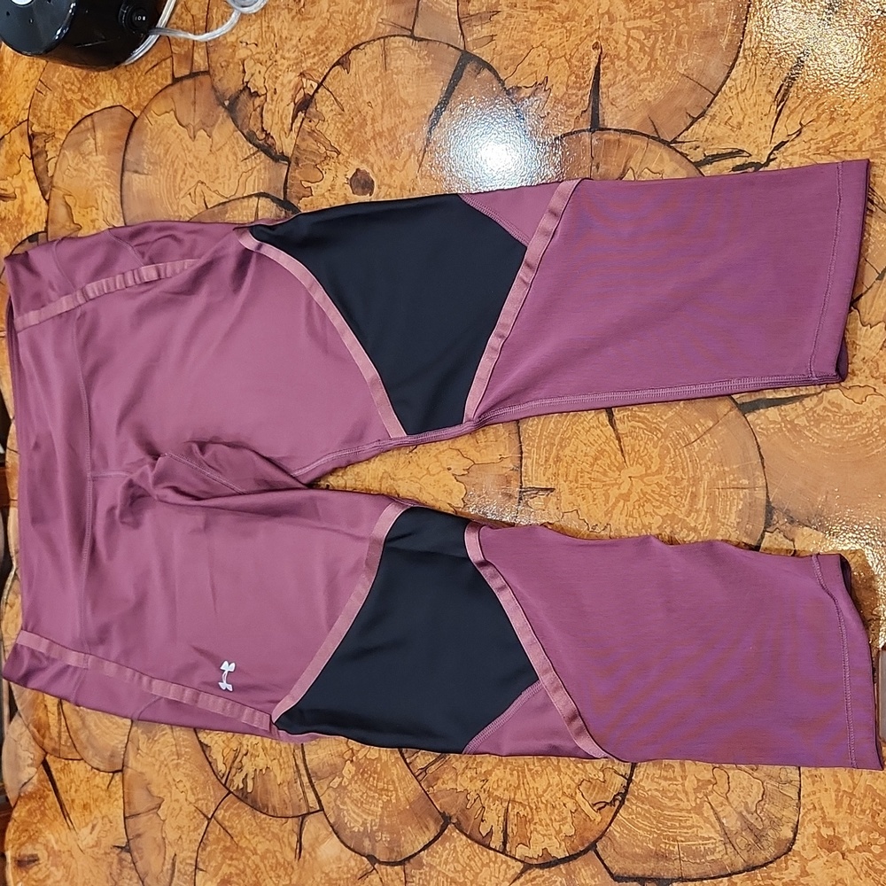 Underarmour compression leggings with mesh panel detailing
